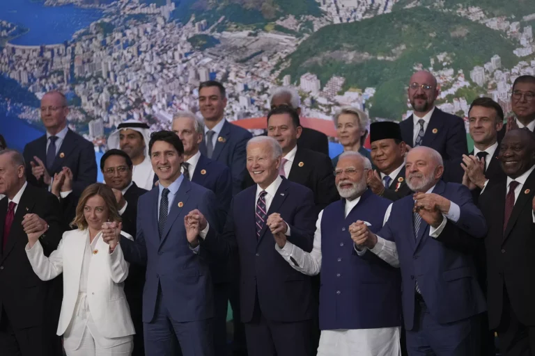 दुनिया भर की अंतरराष्ट्रीय खबरें, ग्लोबल राजनीति और विदेश मामलों की जानकारी